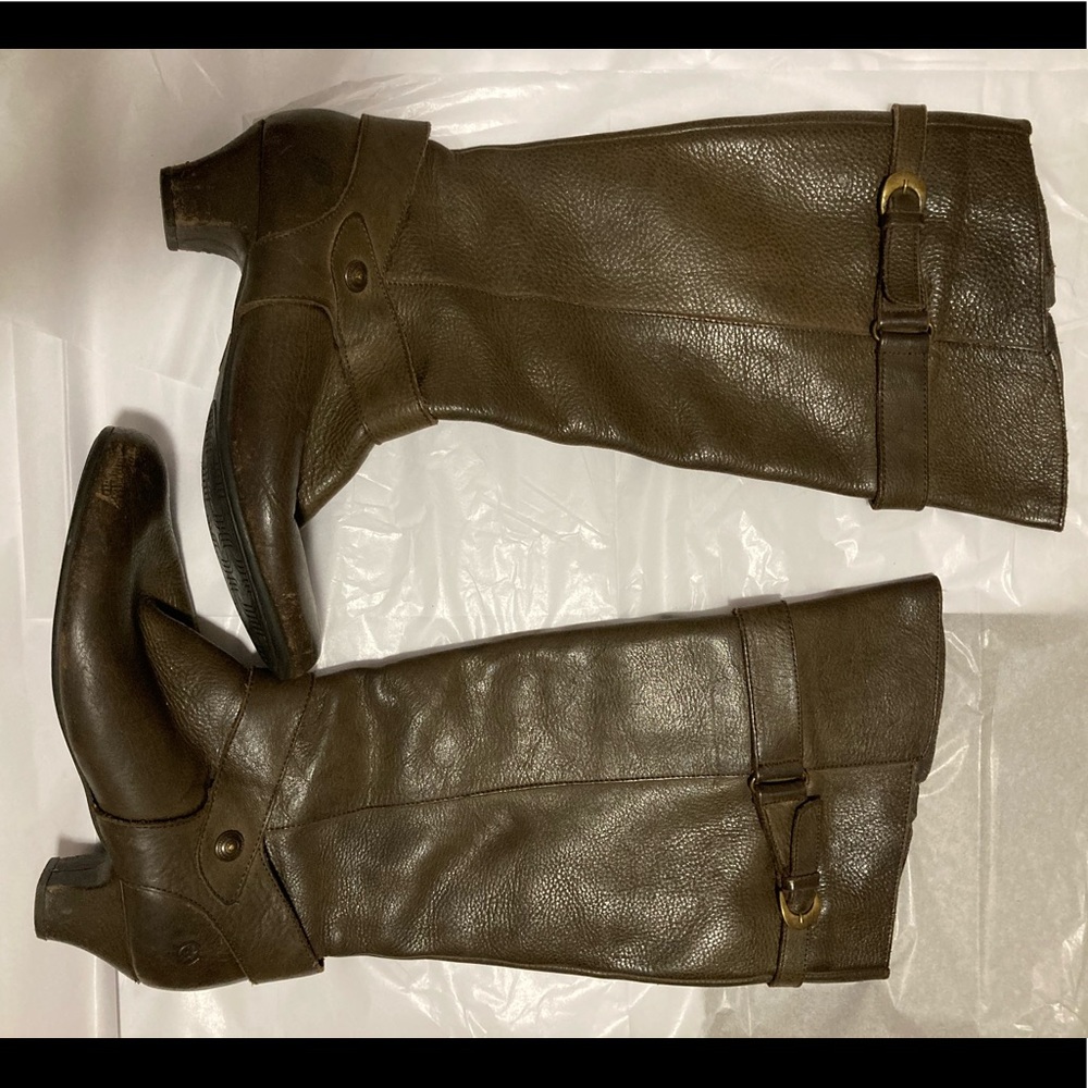 Born leather heeled zip up boots size 9